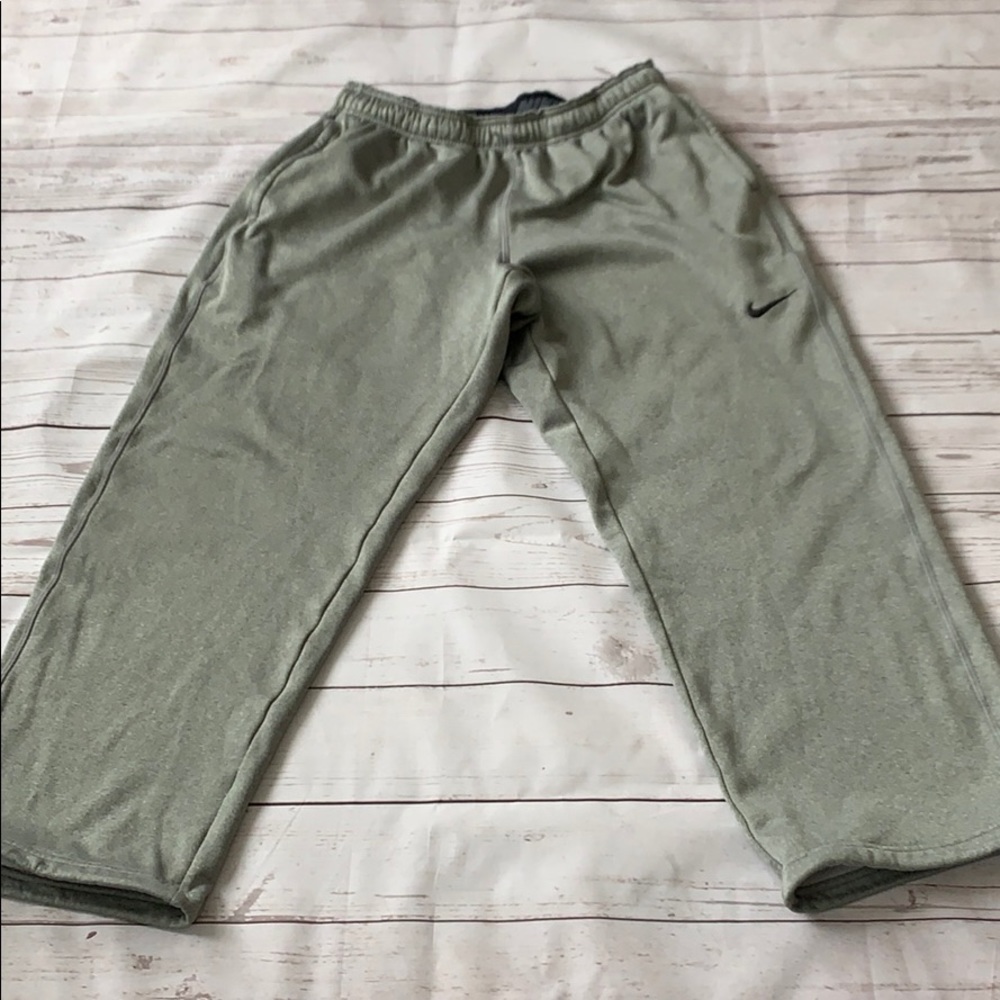 Nike thermafit sweatpants size large